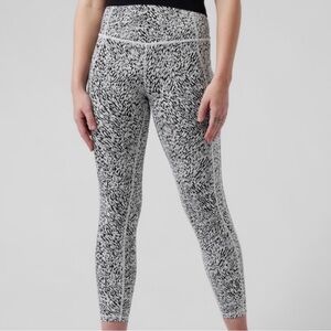 Athleta Ultimate Stash II Textured 7/8 Tight